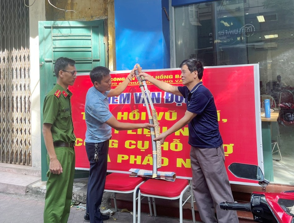 Công an phường Hoàng Văn Thụ: Tăng cường công tác tuyên truyền, vận động thu hồi vũ khí, vật liệu nổ, công cụ hỗ trợ và pháo.